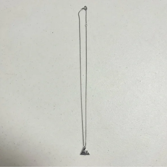 $3,550 Louis Vuitton LV Volt One Small Pendant 18-K White Gold Diamond Necklace - Picture 3 of 11